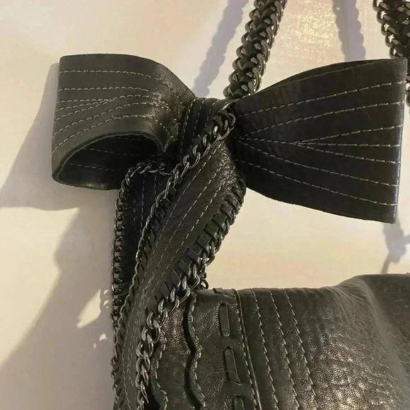 Vince Camuto Black pebbled leather shoulder bag - Picture 6 of 16